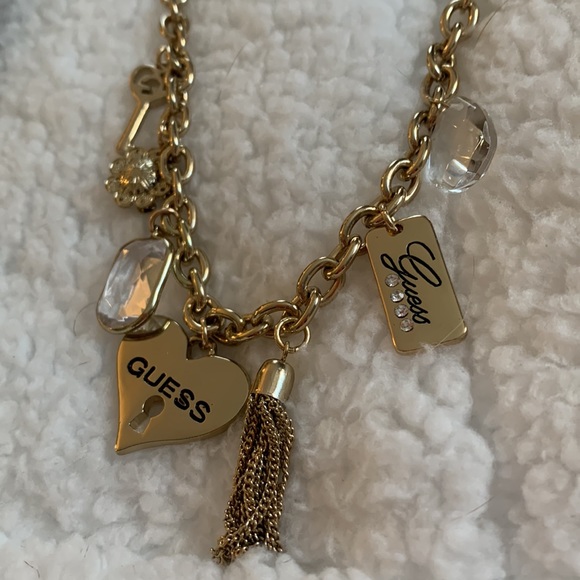 NWOT GUESS Necklace & Bracelet Gold Costume Jewelry - Picture 3 of 10